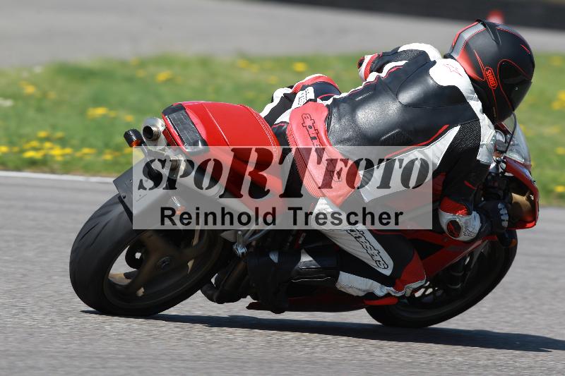 /Archiv-2022/07 16.04.2022 Speer Racing ADR/Gruppe gelb/backside